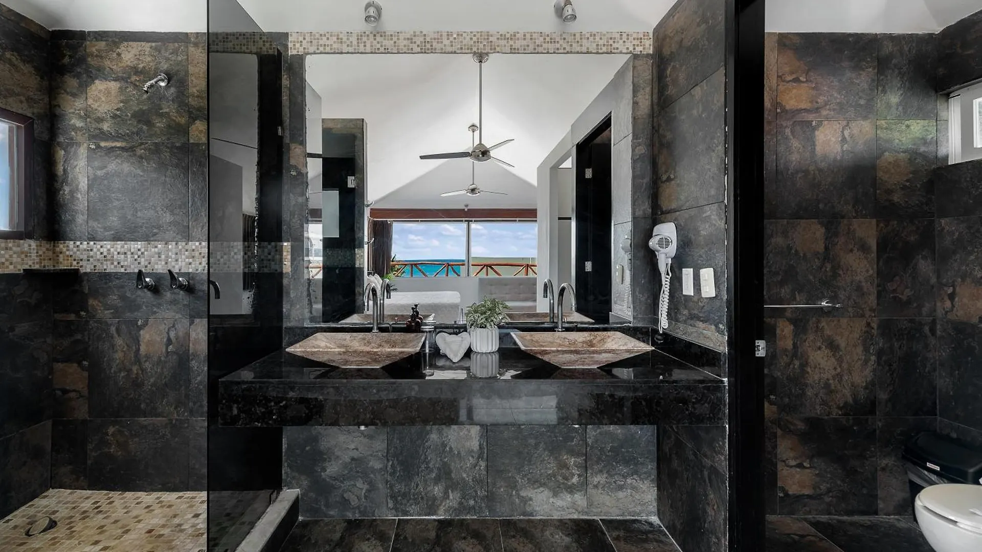 Hotel Illusion Boutique 